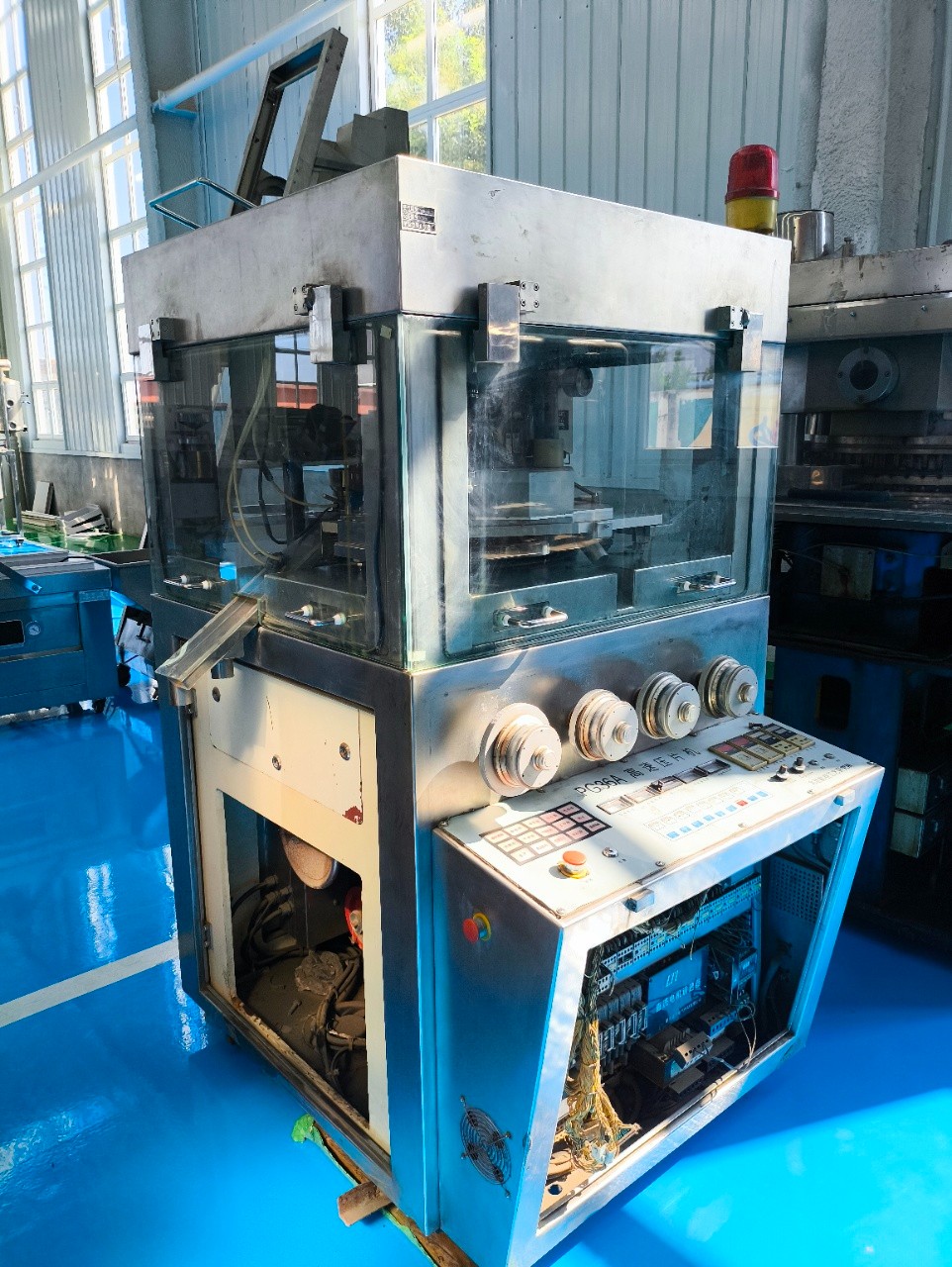 遇到旋轉(zhuǎn)壓片機(jī)漏料該怎么辦呢?