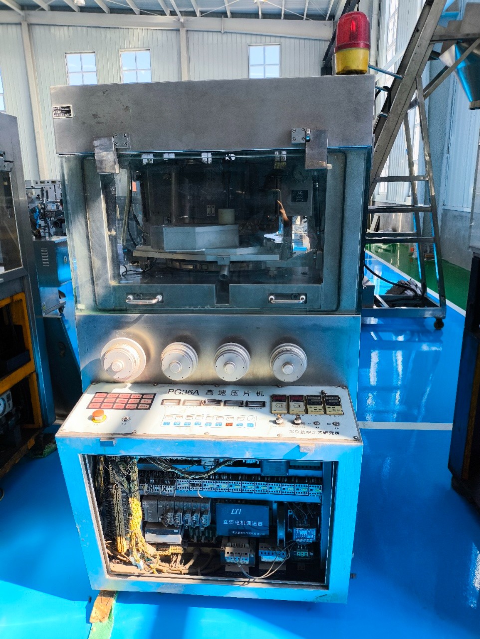 遇到旋轉(zhuǎn)壓片機(jī)漏料該怎么辦呢?