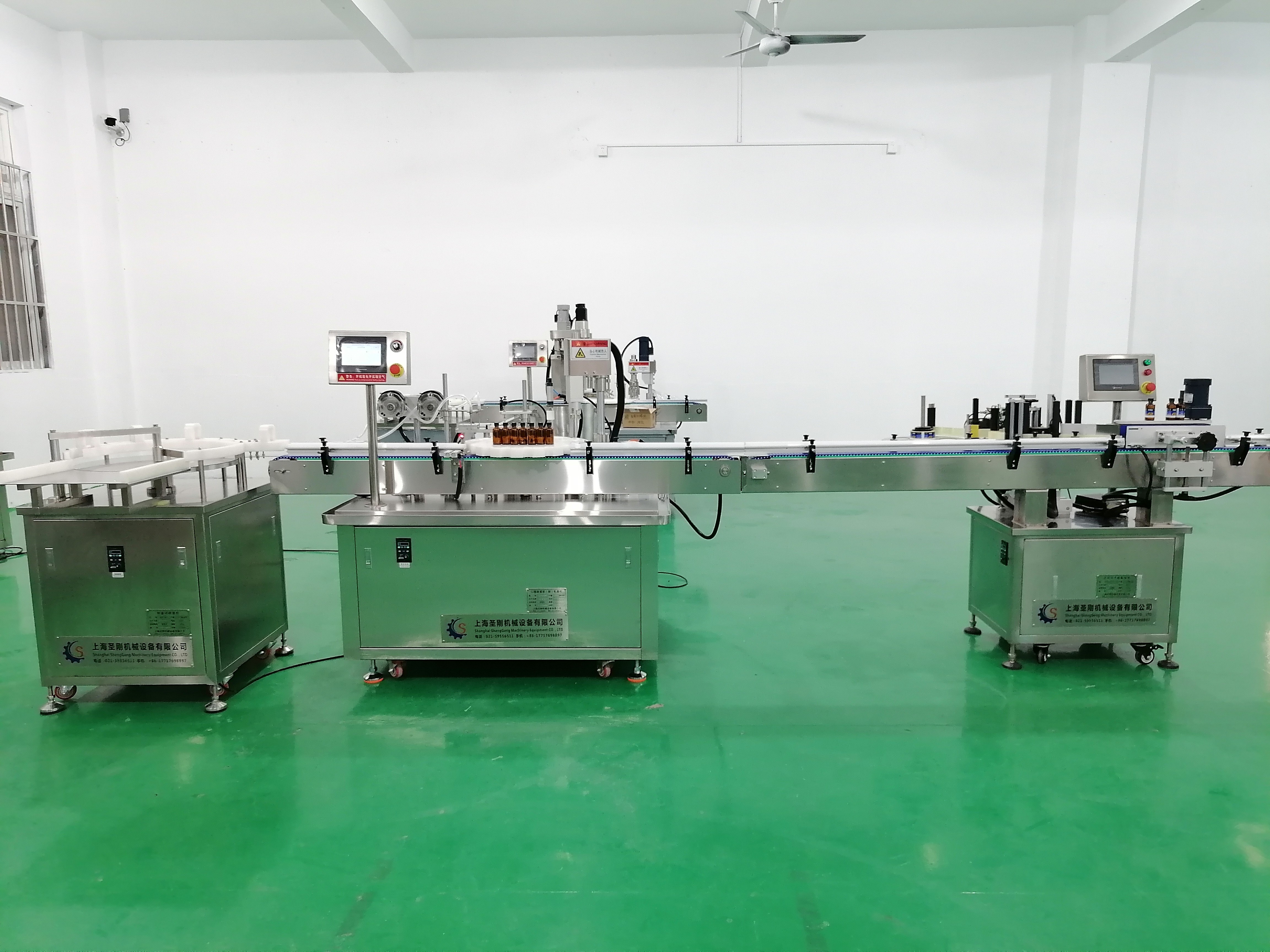 技术革新：上海圣刚精油灌装旋盖机实现精度新突破